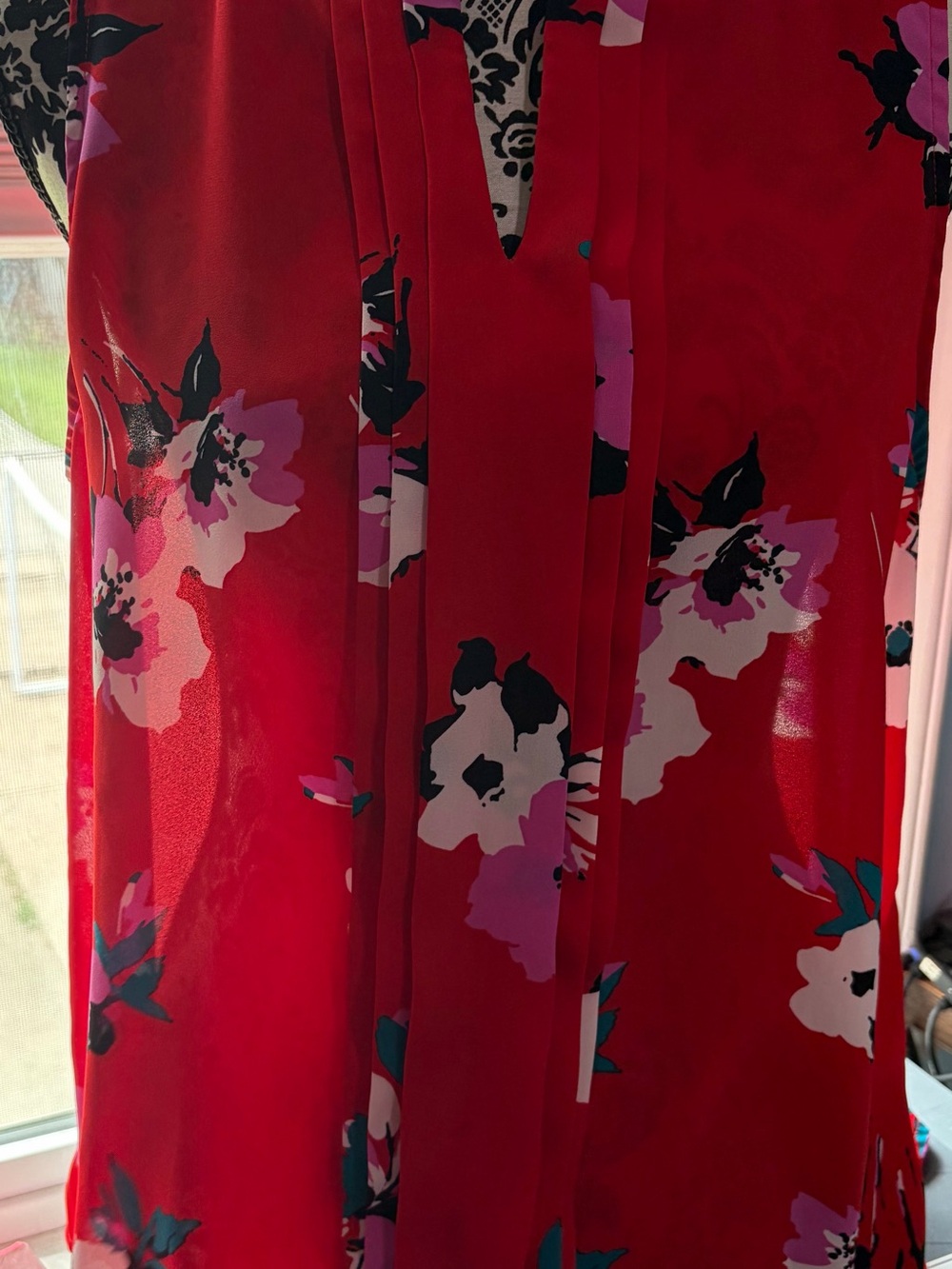 Hawthorn Red Floral V‑Neck top